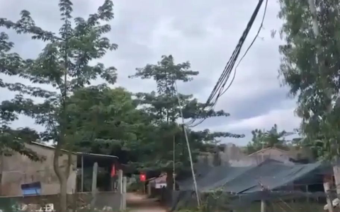 Người dân sống khổ sở, lay lắt ở làng có "dự án treo"