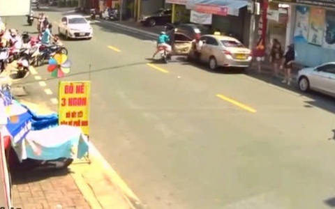 Phân định trách nhiệm vụ 1 phụ nữ tử vong sau khi cửa taxi mở