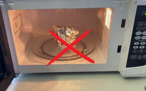 Món ngon dễ hóa ‘thuốc độc’ khi hâm nóng bằng lò vi sóng