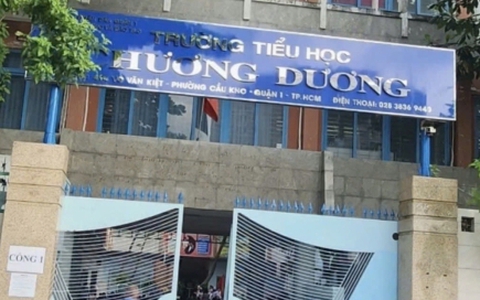 Kỷ luật cảnh cáo giáo viên xin phụ huynh hỗ trợ máy tính