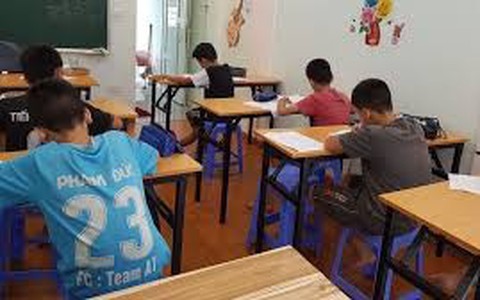 ‘Chạy đua’ học thêm tiếng Anh, đến trẻ tiểu học cũng luyện thi IELTS