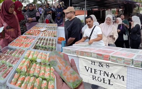 Gỏi cuốn Việt Nam tạo cơn sốt ở Malaysia, mỗi ngày bán hết sạch 1.000 chiếc chỉ trong 1 tiếng