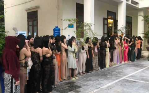 Cảnh sát đột kích quán Karaoke Massage G7 nổi tiếng xứ Thanh, phát hiện nhiều cô gái ăn mặc “mát mẻ”