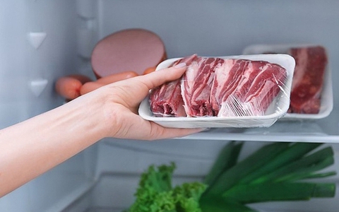 Thịt để tủ lạnh cả tháng có nên ăn?
