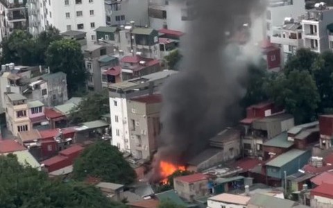 Nguyên nhân vụ cháy ở Đê La Thành, cột khói bốc cao hàng chục mét