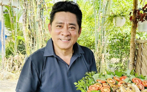 "Lão nông" ở nhà vườn rộng 6.000m2, bất ngờ nhận hàng trăm tin nhắn đòi tiền mỗi ngày