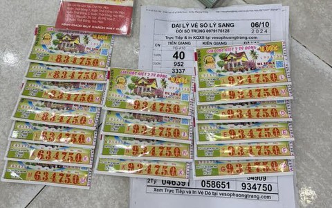 TP.HCM: “Ôm” 11 vé số ế bất ngờ trúng 22 tỷ đồng, tặng luôn 1 vé cho bạn cùng nghề