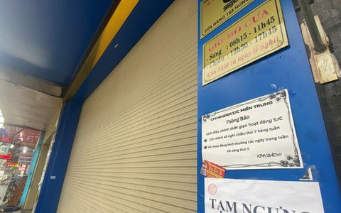 Cửa hàng SJC bỗng dưng đóng cửa, người ôm vàng đứng ngồi không yên