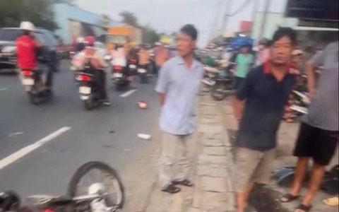 CLIP: Cán bộ ngân hàng lái ô tô tông chết người rồi bỏ chạy