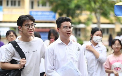 Đề thi, kiểm tra môn Ngữ văn gây tranh cãi: Hệ lụy từ việc lấy ngữ liệu ngoài SGK