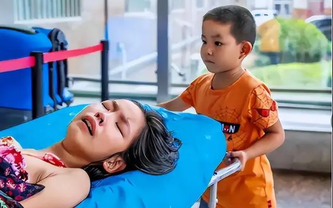 Xót xa cảnh cậu bé 7 tuổi xin ký tên để chị gái được làm phẫu thuật: Ông bà mất rồi, cháu có thể ký thay