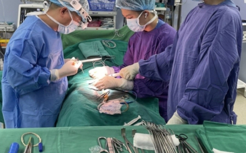 Thanh niên 23 tuổi tự lấy kéo cắt cụt "cậu nhỏ" của mình do hoang tưởng, ảo giác