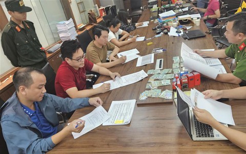 Phá đường dây nhập lậu 7.300 tấn khí cười, trị giá 5,2 triệu USD