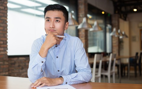 Mua được đất nhưng không xây nổi nhà 5 tầng vì hàng xóm ngăn cản