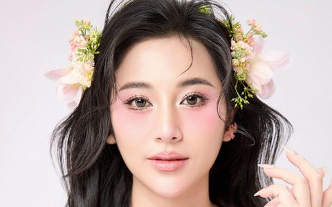 Ca sĩ Tố My đăng clip tự "tác động" mũi để chứng minh mũi xịn không dao kéo