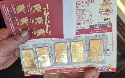 Giá vàng giảm mạnh, chuyên gia khuyến cáo gì?