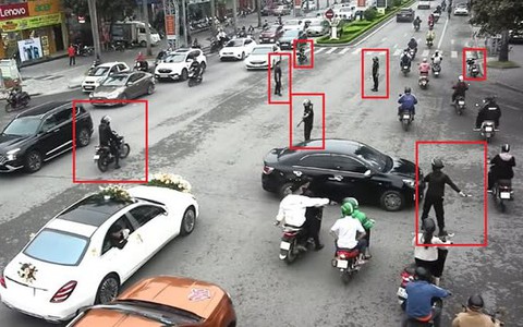 Vụ "vệ sĩ" dẹp đường cho dàn siêu xe đám cưới: Công an triệu tập một số người lên làm việc