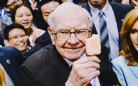 Con gái tỷ phú Warren Buffett: Không biết bố giàu cỡ nào vì quá giản dị, tiền bạc chỉ là ông ‘tình cờ’ kiếm được khi quá đam mê đầu tư