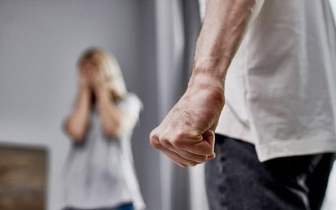 28 năm bị chồng bạo hành vì sợ "xấu chàng hổ ai"