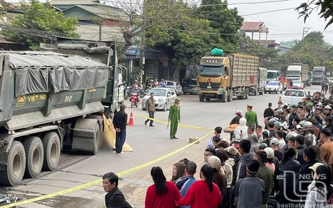 Nam sinh lớp 11 gặp TNGT tử vong thương tâm khi đi viếng bạn cùng lớp: Thầy cô và bạn bè bàng hoàng tiếc thương