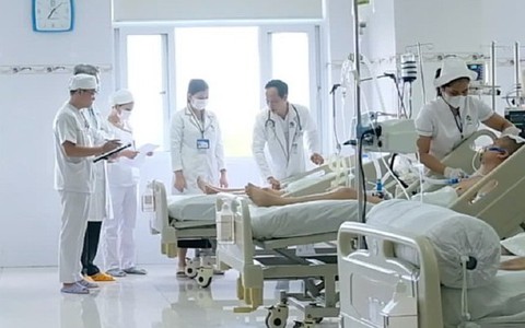 Sốc phản vệ, suy đa cơ quan sau khi… ăn tôm