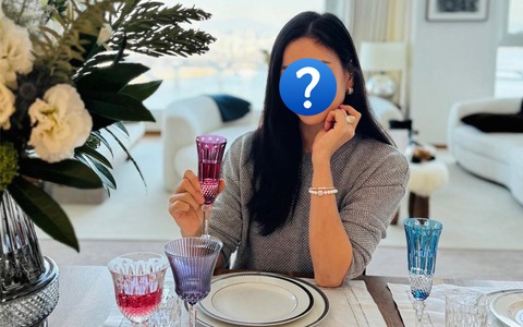 Sao nữ U50 khoe "visual" lão hóa ngược, đón Giáng sinh bên chồng trong căn penthouse gần 300 tỷ