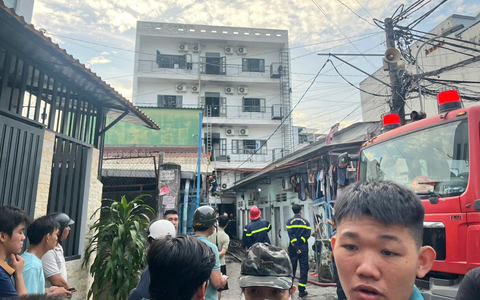 TP.HCM: Cháy khu nhà trọ, cả chục người đi cấp cứu, 2 người tử vong