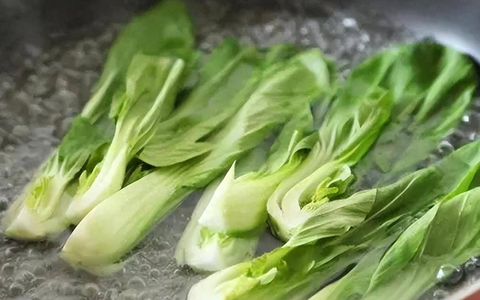 4 loại rau không chần trước khi ăn "có độc", càng ăn càng bào mòn sức khỏe