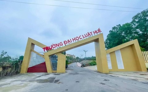 Những chiếc cổng trường "bá đạo" nhất Việt Nam: Từ parabol đến thiết kế xiêu vẹo, "gi gỉ gì gi" dáng gì cũng có