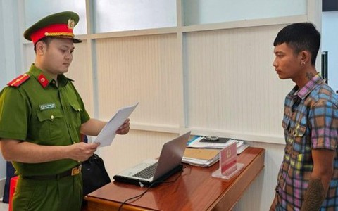 Vừa ra tù lại bị bắt vì giao cấu trẻ em