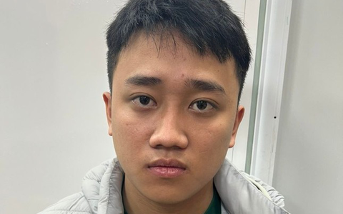 Đi mua mặt dây chuyền tặng người yêu, nam thanh niên cướp giật luôn lượng lớn nhẫn vàng