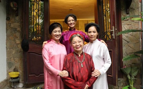 NSƯT Lê Mai: Tôi được tỏ tình bằng một cọng rơm