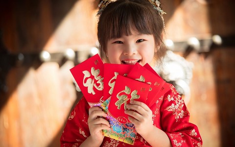 Ở độ tuổi nào con cái nên được dạy từ chối lì xì?