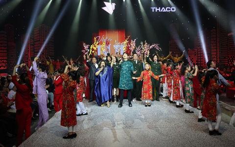 Ca sĩ Hoàng Dũng cùng 100 diễn viên biểu diễn mở màn Gala Việc tử tế 2024