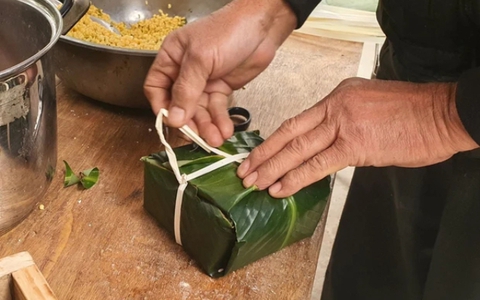 Bánh chưng chua, nhớt vỏ, xử lý sao cho an toàn sức khỏe, bác sĩ chia sẻ