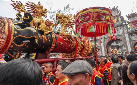Mùng 4 Tết, làng Đồng Kỵ Bắc Ninh tưng bừng rước đại pháo