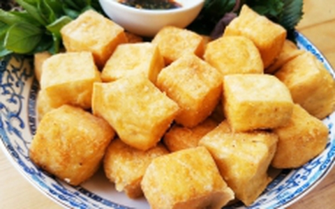 Đậu phụ nhúng qua thứ nước này khi rán sẽ giòn tan