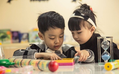 2 thói quen giáo dục này của cha mẹ sẽ khiến trẻ ngày càng thu mình, tương lai cũng mù mịt