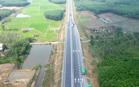Đường chưa đạt chuẩn đã khai thác theo cao tốc: Rất nguy hiểm