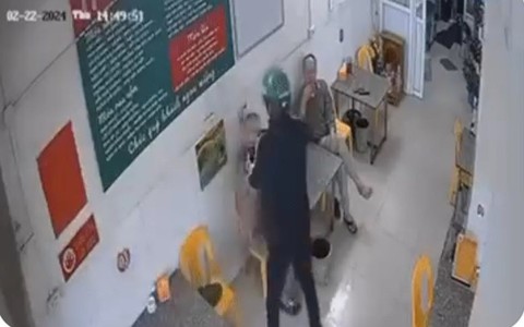 Người đàn ông bị đổ xăng lên đầu, châm lửa đốt giữa quán bia đã tử vong