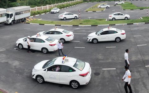 Hà Nội yêu cầu giữ ổn định phí đào tạo, sát hạch lái xe ô tô