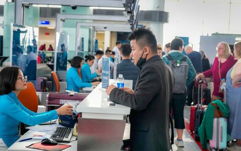 Sắp tăng trần giá vé máy bay