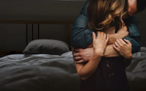 Bị vợ "xa lánh" không muốn ngủ chung, chồng nghi cô ngoại tình rồi đau đầu khi biết nguyên nhân thực sự