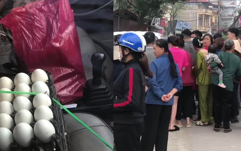 Hà Nội: Cô bán trứng bất ngờ "được" ném nhầm bọc tiền hơn 1 tỷ vào xe