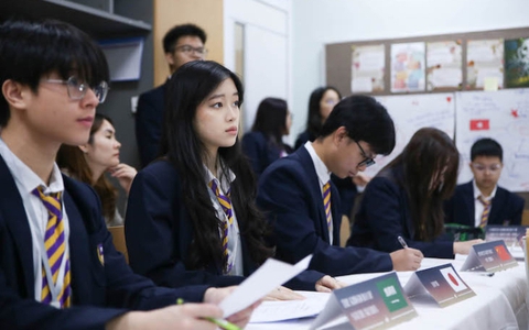 Học sinh trường tư ở Hà Nội học tiếng Anh theo cách độc đáo: Mô phỏng Hội nghị Liên hợp quốc, tranh biện những vấn đề thời sự