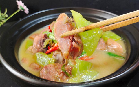 Thịt gà đem nấu cùng loại rau này ăn vừa mềm ngọt, thơm ngon mà lại giúp tăng cường hệ miễn dịch, chống lão hóa...