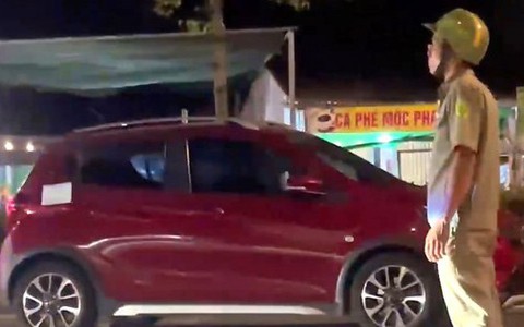 Tài xế tử vong, xe ô tô tự trôi trên đường