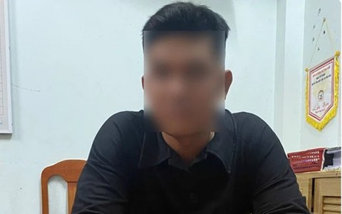 Vờ giúp đưa bé gái 10 tuổi về nhà, rồi chở ra bãi đất trống giở trò đồi bại