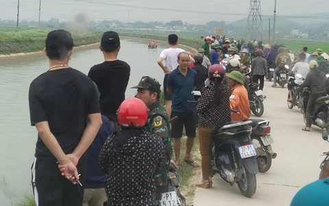 Hàng trăm người ngày đêm tìm kiếm cụ ông rơi xuống sông Đào mất tích