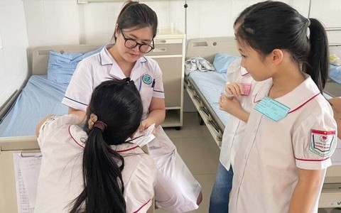 Hơn 30 học sinh nhập viện sau bữa ăn bán trú